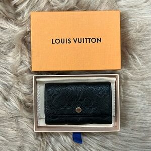 Louis Vuitton 6 key holder